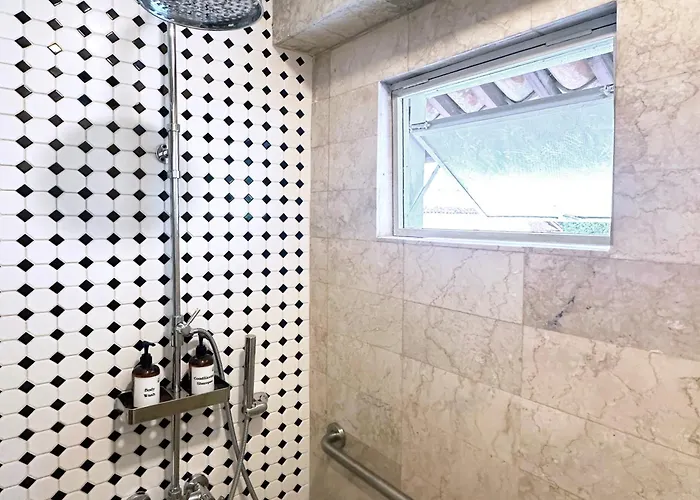 Miranamin M A P I L I G - Private In Historic With Unique View, Self-service Breakfast, Indoor Plunge Pool, Rooftop, Shared Kitchen * Manila