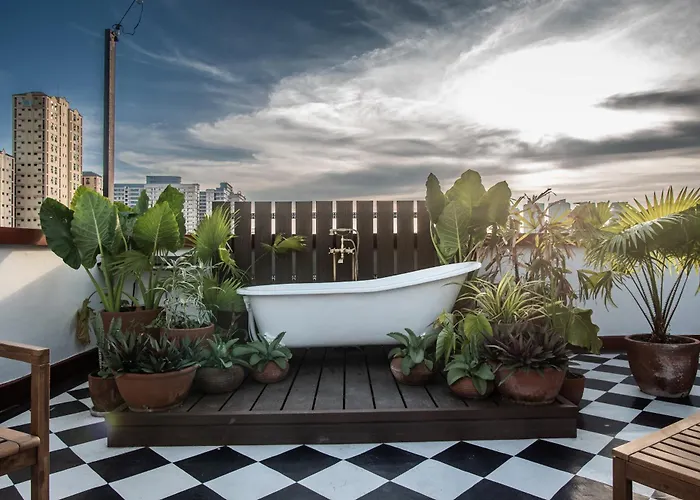 Miranamin M A P I L I G - Private In Historic With Unique View, Self-service Breakfast, Indoor Plunge Pool, Rooftop, Shared Kitchen Manila
